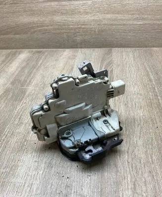Audi A6 S6 C6 4F Front door lock 4F0839016