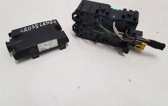 Opel Crossland X Fuse module 9806192580 9675730380