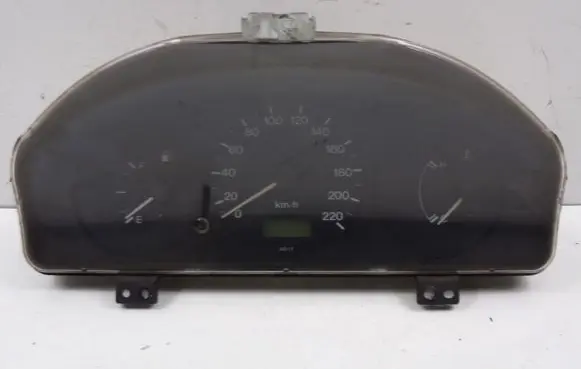 Mazda 323 F Speedometer (instrument cluster)