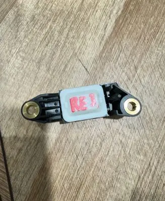 Mercedes-Benz CLS C219 Airbag deployment crash/impact sensor 0018209126 304062002