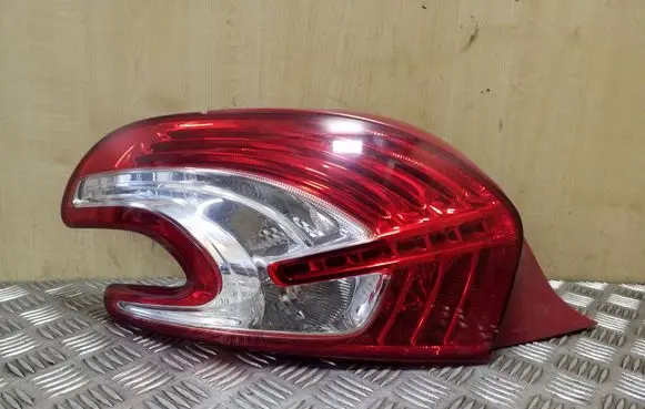 Peugeot 208 Rear/tail lights 9672628280
