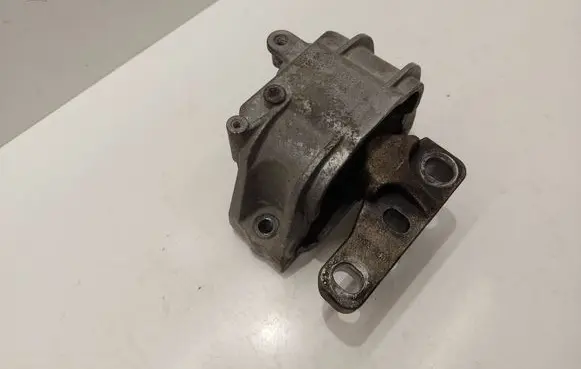 Skoda Octavia Mk2 (1Z) Engine mount bracket 1K0199262