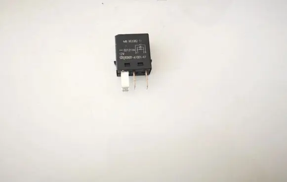 Mitsubishi Carisma Other relay mb953382