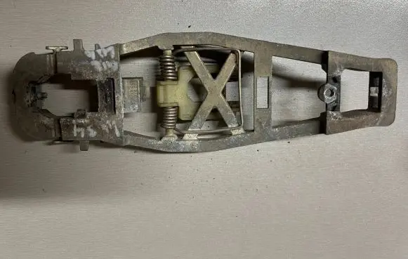 Rear door exterior handle/bracket