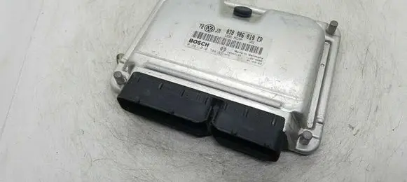 Volkswagen PASSAT B5 Engine control unit/module 0281010704 038906019ER