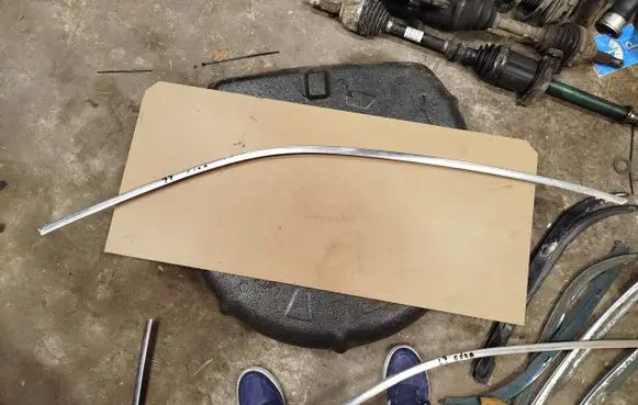 BMW 5 E39 Front door windshield rail 