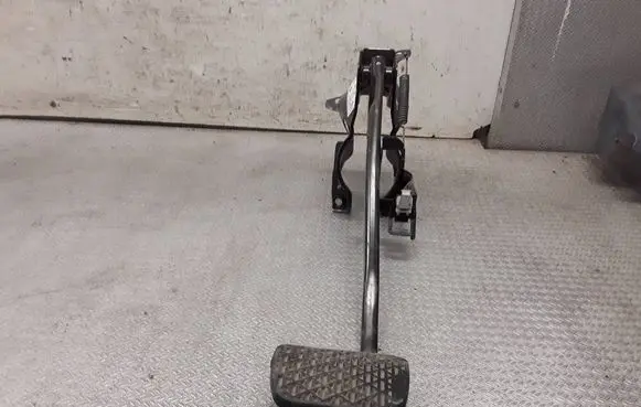 Mercedes-Benz Vito Viano W447 Brake pedal A4472900101