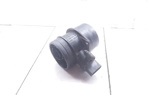 Volkswagen PASSAT B5 Mass air flow meter 074906461B 0281002461