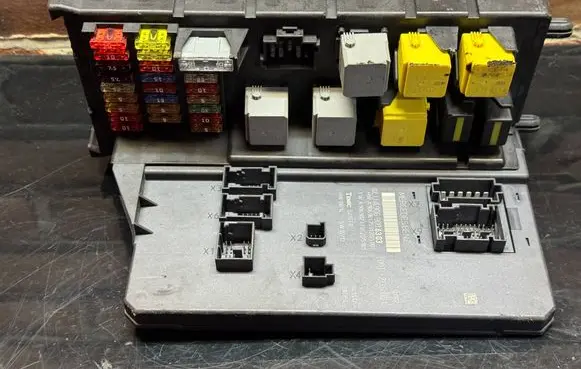 Mercedes-Benz Sprinter W906 Fuse module A9069006303