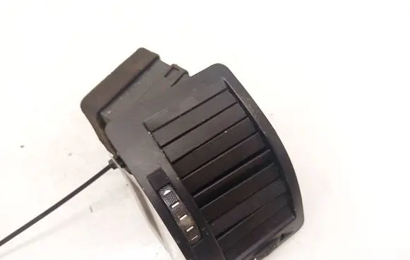 Skoda Octavia Mk2 (1Z) Dash center air vent grill 1Z0819702