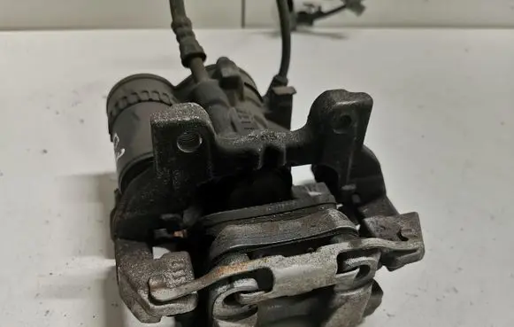 BMW X1 F48 F49 Rear brake caliper 6883027