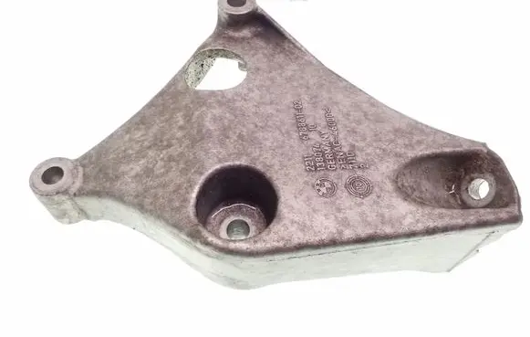 BMW 1 F20 F21 Engine mounting bracket 2211678861102 678861102 6788611