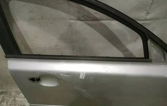 Volvo V50 Front door glass trim molding