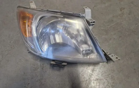 Toyota Hilux (AN10, AN20, AN30) Headlight/headlamp