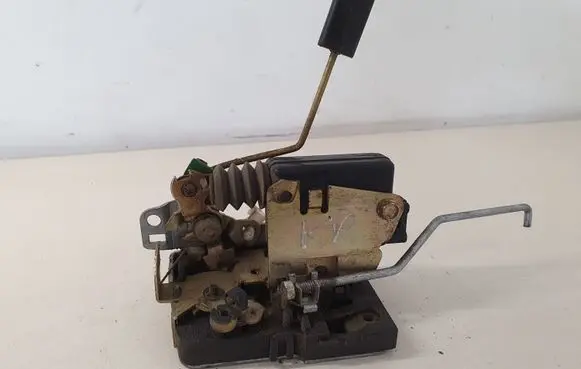 Iveco Daily 3rd gen Front door lock