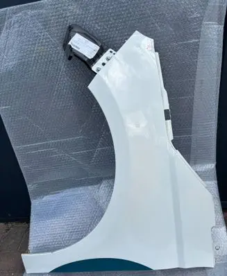 Fiat 500E Fender