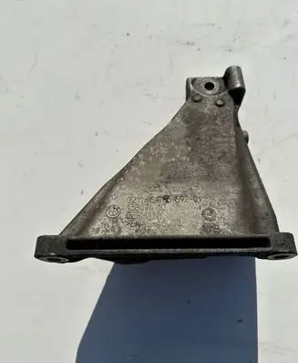 BMW 3 E90 E91 Engine mounting bracket 6786692 13807410