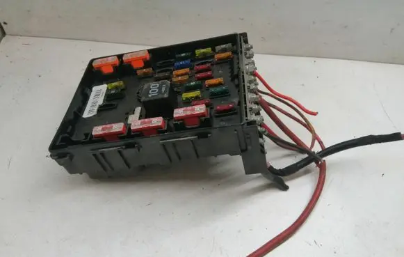 Volkswagen PASSAT B7 Fuse module 3C0937125 63592777