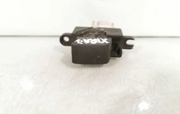 Nissan X-Trail T30 Electric window control switch