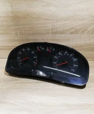 Volkswagen PASSAT B5 Speedometer (instrument cluster) 3B1919930 110008920010
