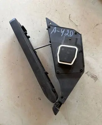 Mercedes-Benz C AMG W204 Accelerator throttle pedal A2043000004