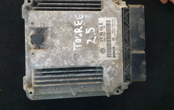 Volkswagen Touareg I Engine control unit/module 070906016BL