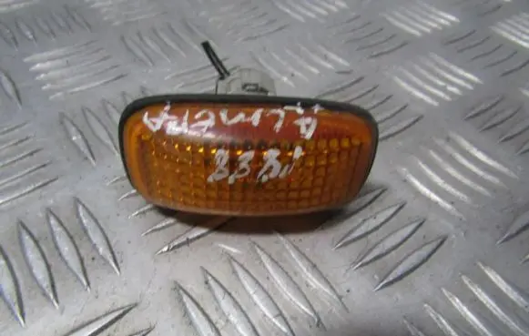 Nissan Almera Front fender indicator light