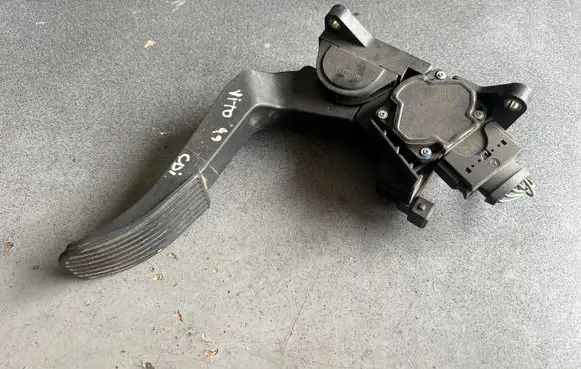 Mercedes-Benz Vito Viano W638 Accelerator throttle pedal 0281002335 181505775 A9013000404