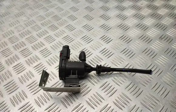 Mercedes-Benz B W246 W242 Fuel tank valve A0004760600