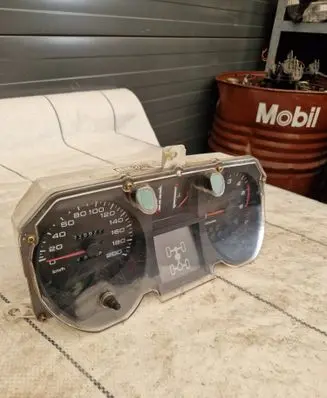 Mitsubishi Pajero Speedometer (instrument cluster) Mr233345