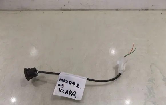 Mazda 2 Tailgate opening switch 