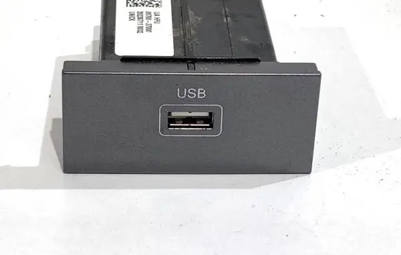 SsangYong Tivoli USB socket connector 89700-37000