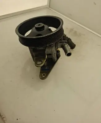Nissan X-Trail T30 Power steering pump 8H305 39303003