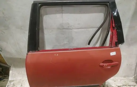 Volkswagen PASSAT B5 Rear door RAUDONOS