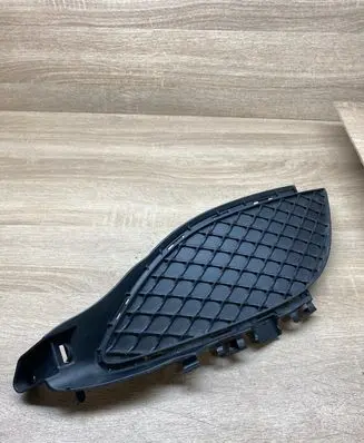 Mercedes-Benz A W176 Front bumper lower grill A1768850422 RIGHTSIDE