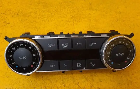 Mercedes-Benz C W204 Climate control unit A2049004512