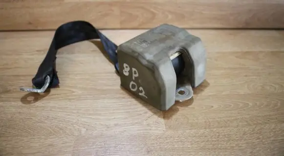 Audi A3 S3 8P Rear seatbelt 33040488