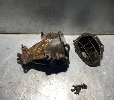 Mercedes-Benz W123 Rear differential 1153530312 OM615 3.92