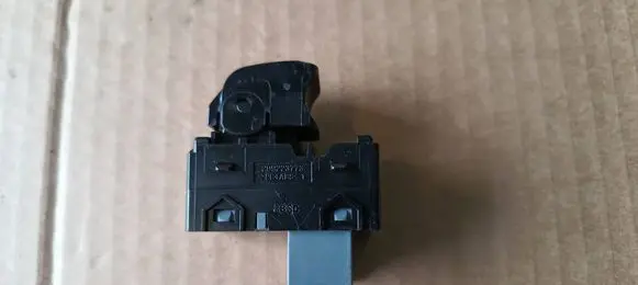 Hyundai Bayon Electric window control switch 93581Q0000