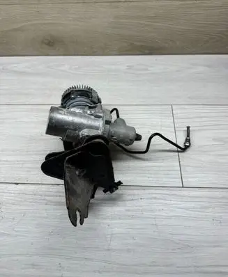Volkswagen Golf VII Master brake cylinder 5QE614307B 20150427 0132018008