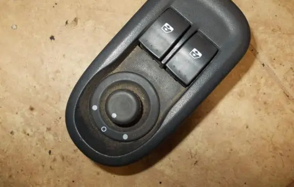 Renault Kangoo I Electric window control switch