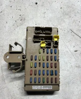 Subaru Outback Fuse module 82201AG010 507128