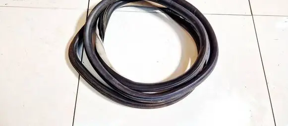 Volkswagen Golf IV Rubber seal front coupe door 1j4867365c