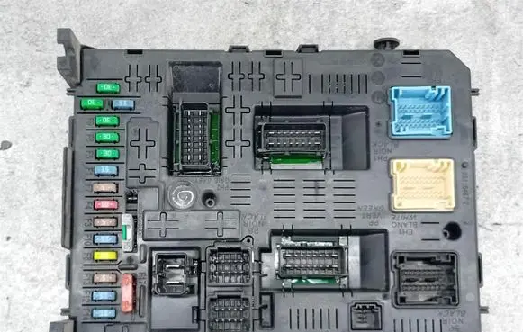 Citroen C4 Grand Picasso Fuse box set 966405908001