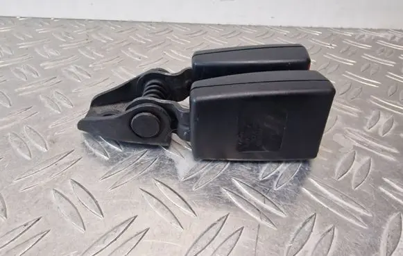 Volkswagen Scirocco Middle seatbelt buckle (rear) 8J8857739B