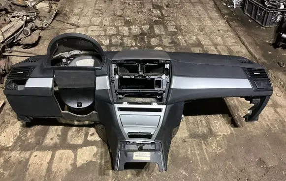 BMW X3 E83 Dashboard 