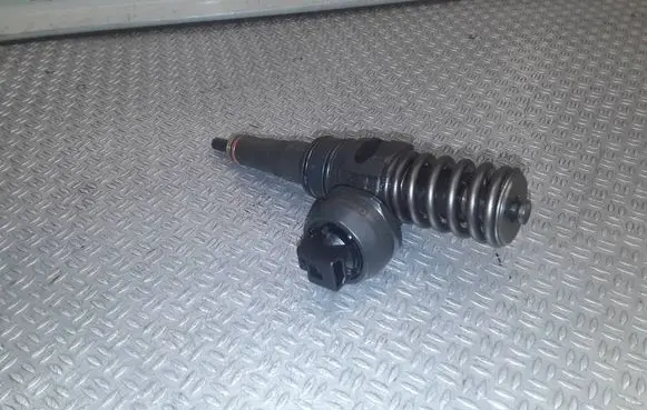 Skoda Fabia Mk2 (5J) Fuel injector 038130073aq 0414720213