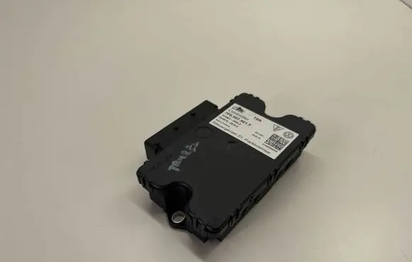 Volkswagen Touareg II Hand brake control module 7P0907801 7P0907801F