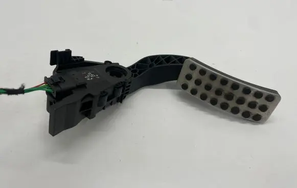 Mercedes-Benz CLA C117 X117 W117 Accelerator throttle pedal A2463001904