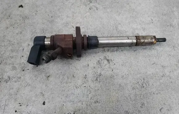 Volvo V50 Fuel injector 9657144580